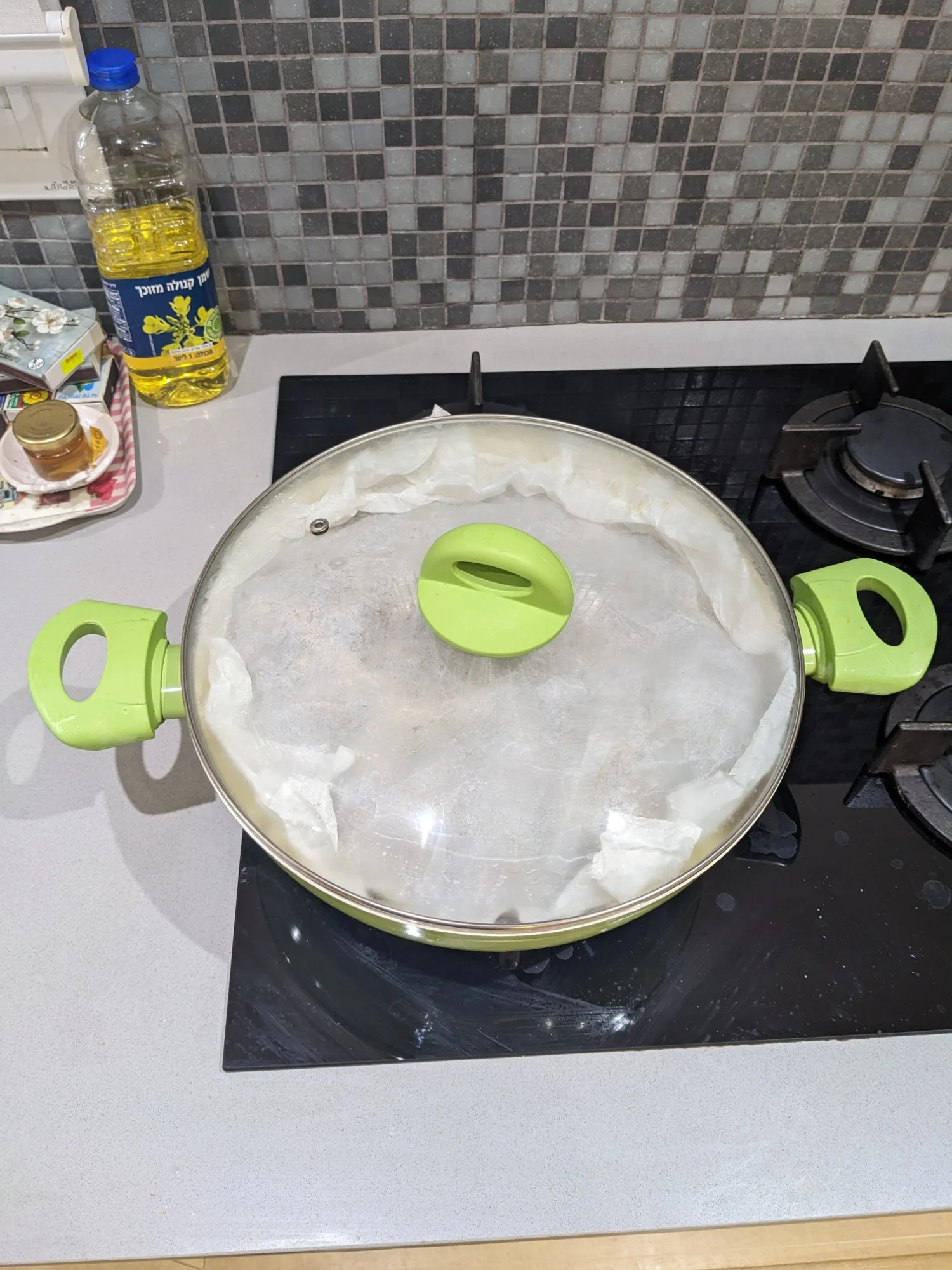 Pot with parchment lid